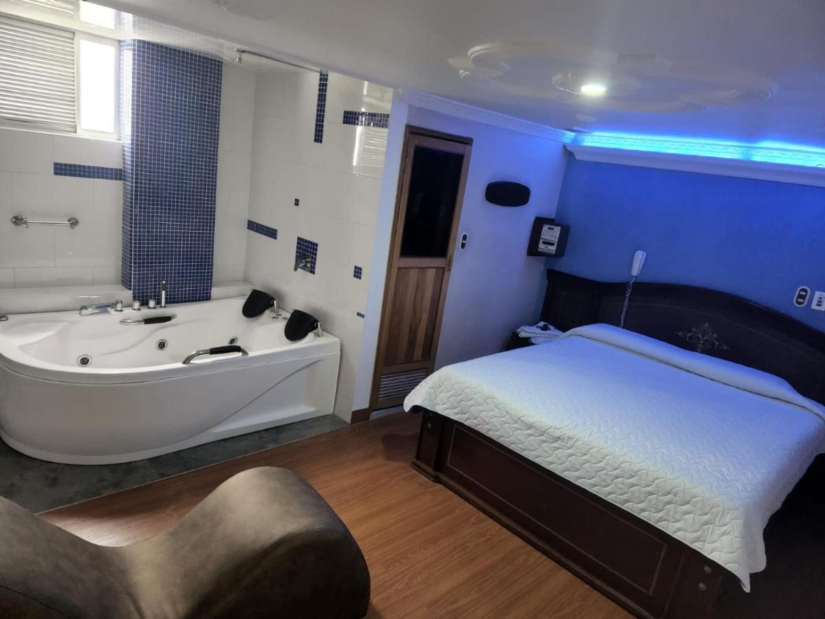 Motel Piramides De Cristal Bogotá Kültér fotó